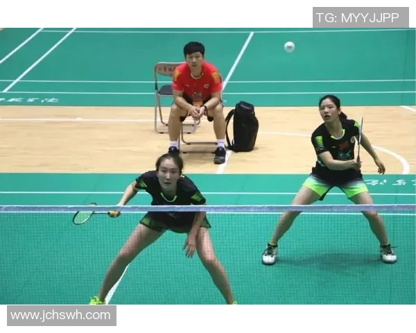 成都与西安羽毛球队赛后复盘分析力量对比与战术探讨